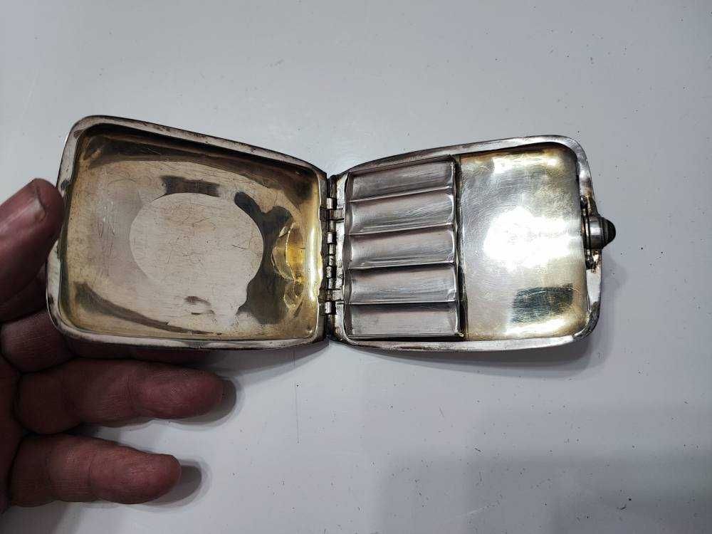Tabachera vintage din argint cu smarald