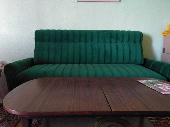 Тъмнозелен разтегателен диван
