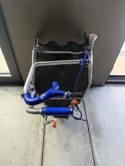 Рейсингов радиаторH2O за Ducati Panigale