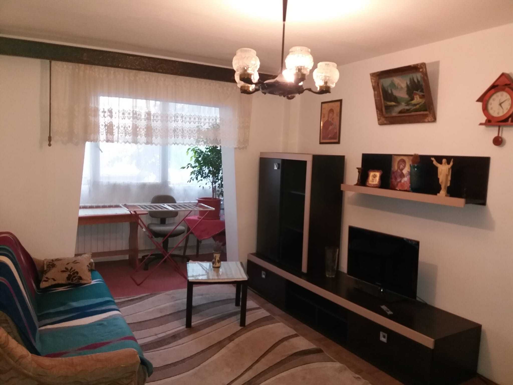 Închiriez apartament