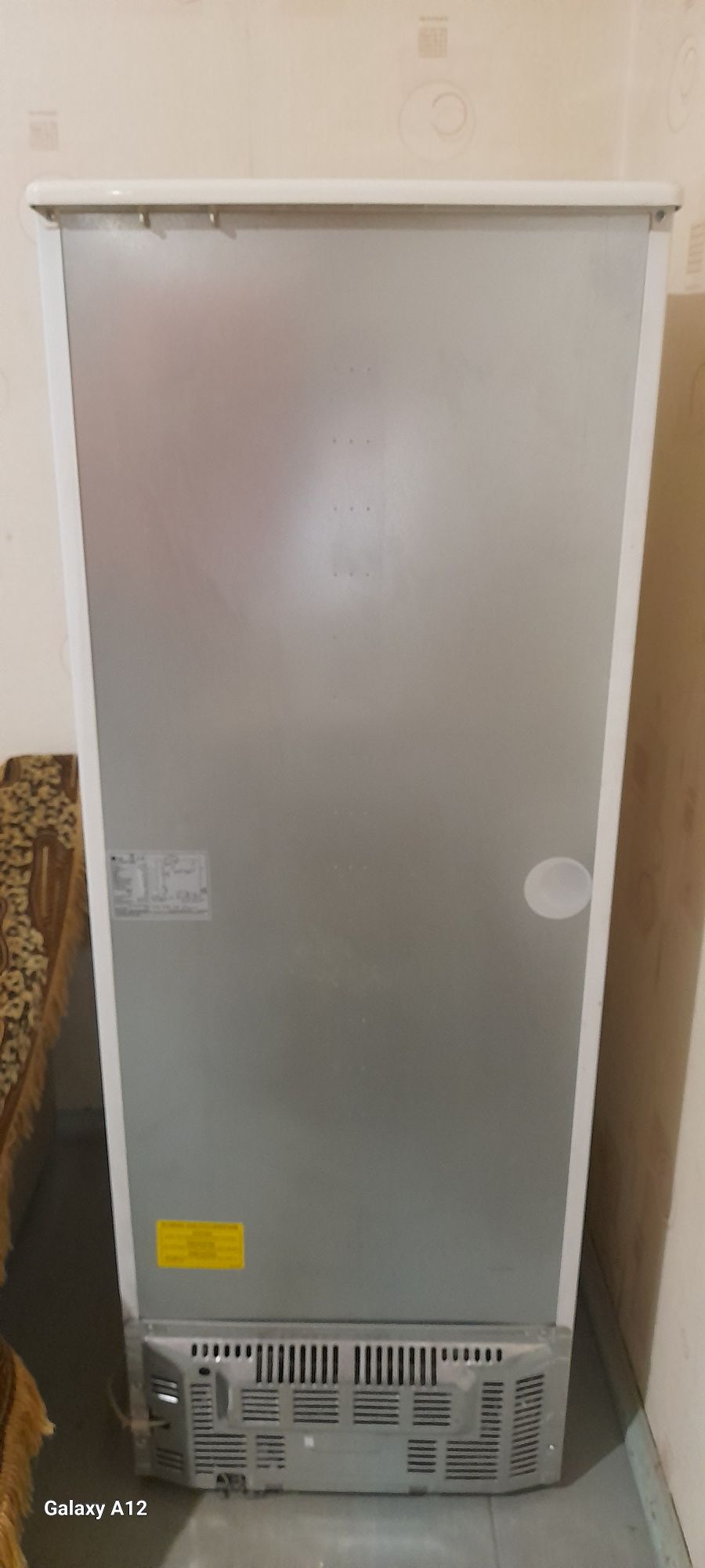 Двухкамерный холодильник LG.