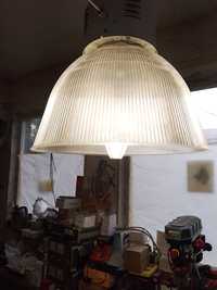 Индустриална лампа. Висящо осветително тяло, абажур с ширина 55 см.