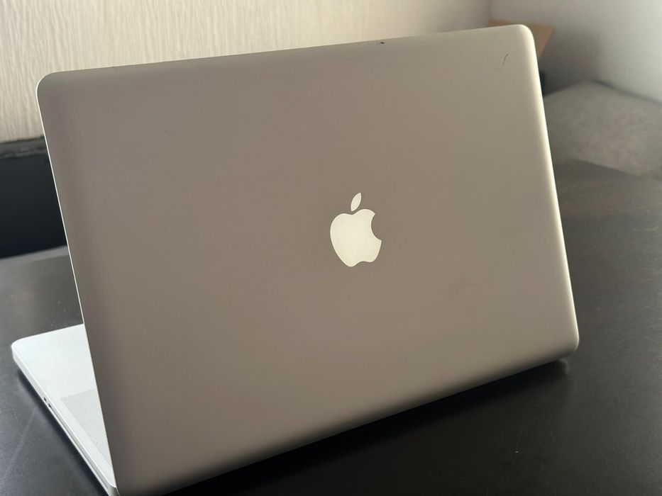 MacBook Pro i7 SSD 15 inch HD
