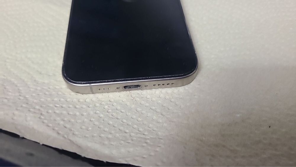 IPhone 15 pro 128 gb 86%  800$
