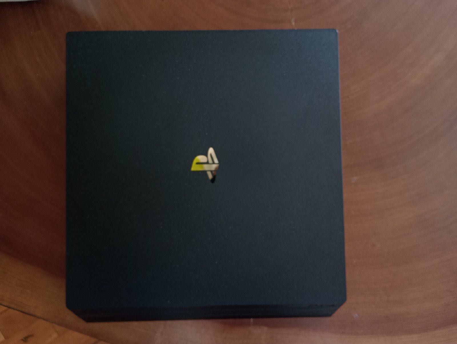 PlayStation 4 pro , PS4 pro с контролери и игри