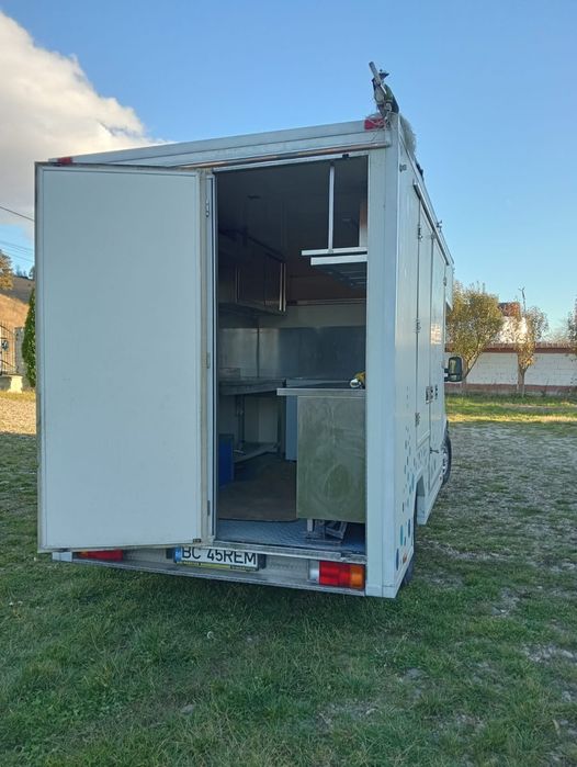 Autilitara fast food stradal