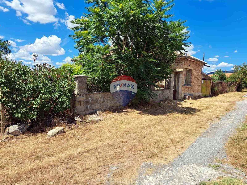 Продава се Къща в с. Зайчино ореше, Област Шумен - 270 кв.м за 148 €/кв.м - Снимка #2