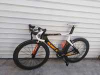 Продавам карбонов/ шосеен ТТ велосипед Planet X exocet magic