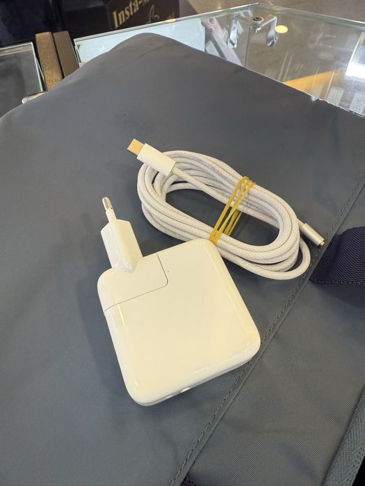 MacBook M3 16/256 100%