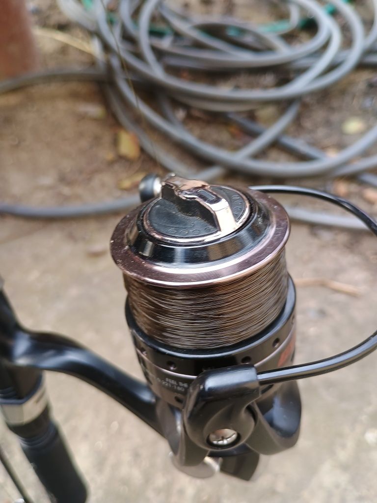 Спининг въдица Shimano с макара FL