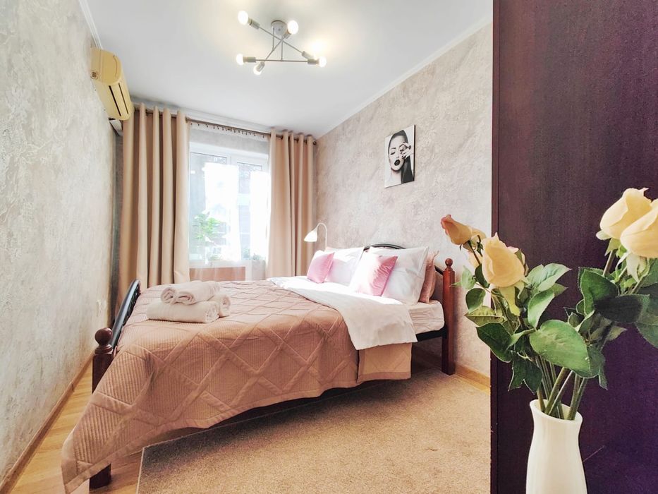 Двушка напротив ГУМа, метро Раимбек