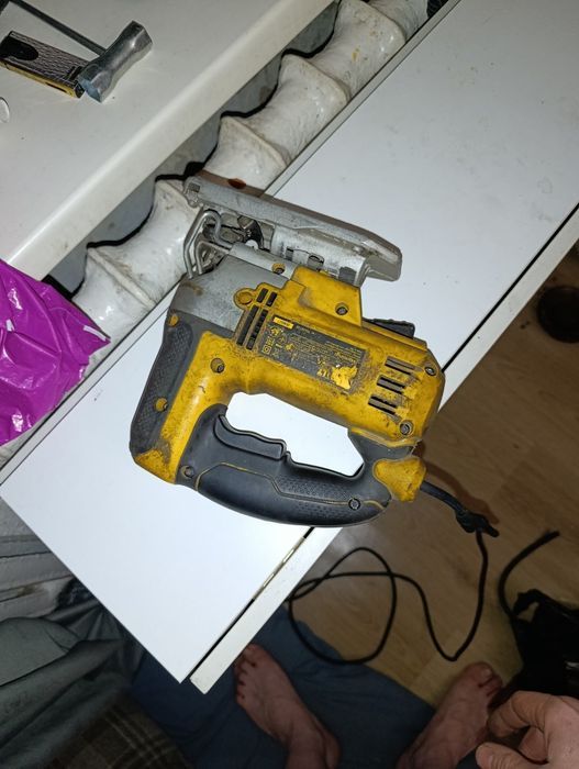 Продам электро лобзик DEWALT