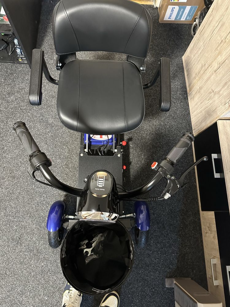 Carucior electric pentru varstnici sau persoane cu dizabilitati