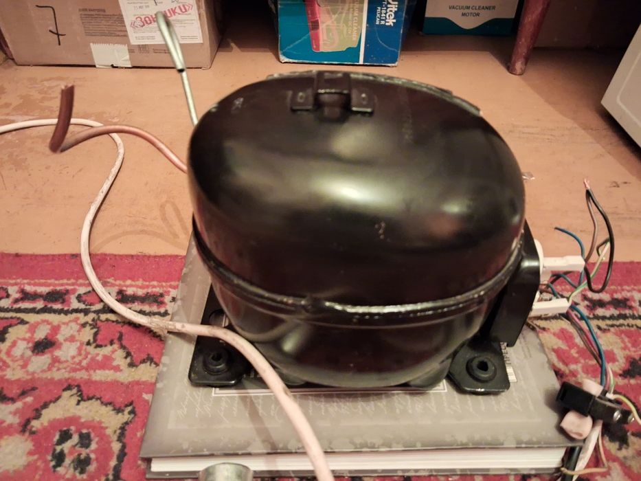 Двигатель для холодильника.