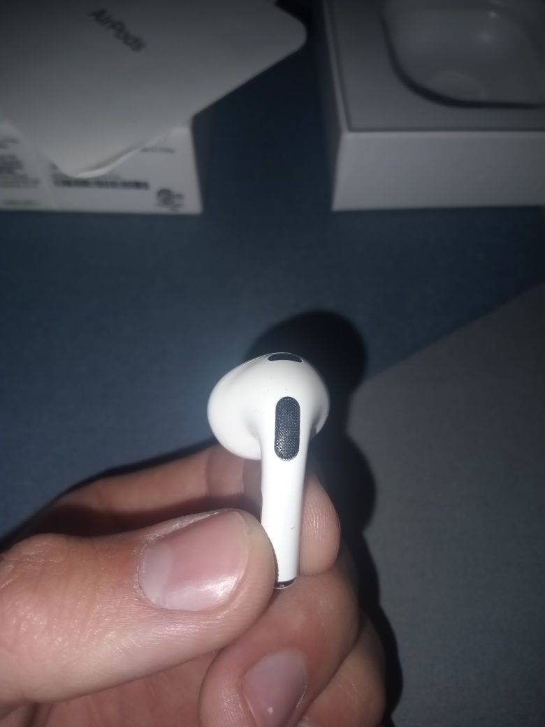 Căști AirPods 3.