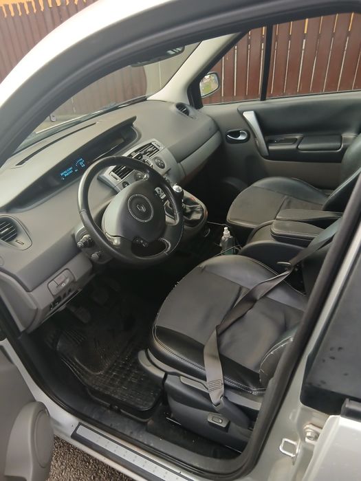 Vând Renault scenic