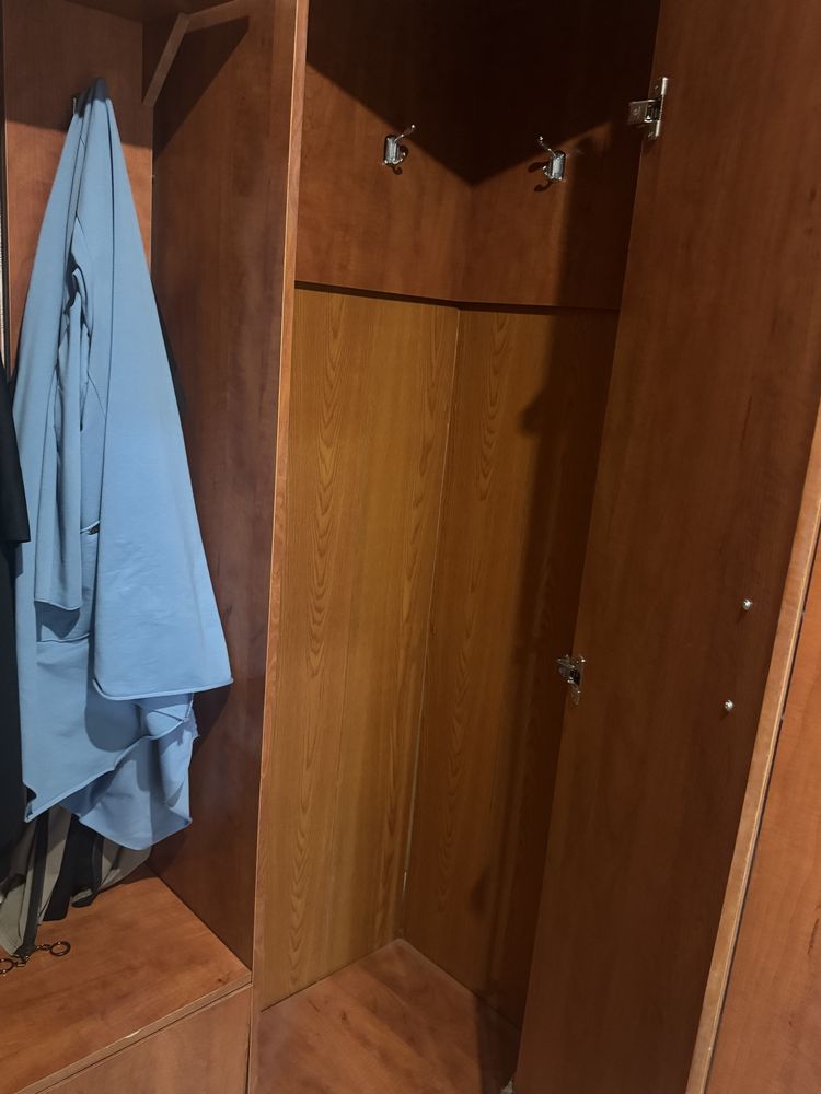 Отдам бесплатно прихожую