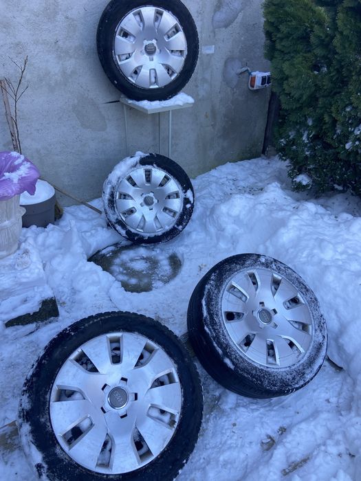 Vand 4 roti cu tot cu capace