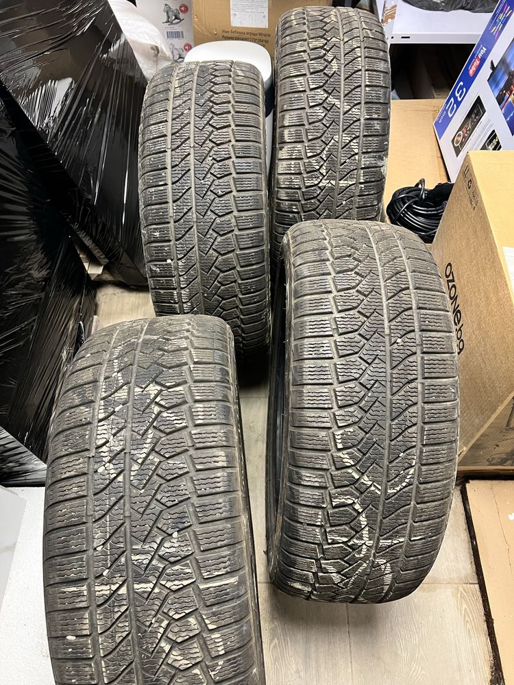 Зимни гуми за джип 235/45R19 Goodride 4 броя перфектно състояние