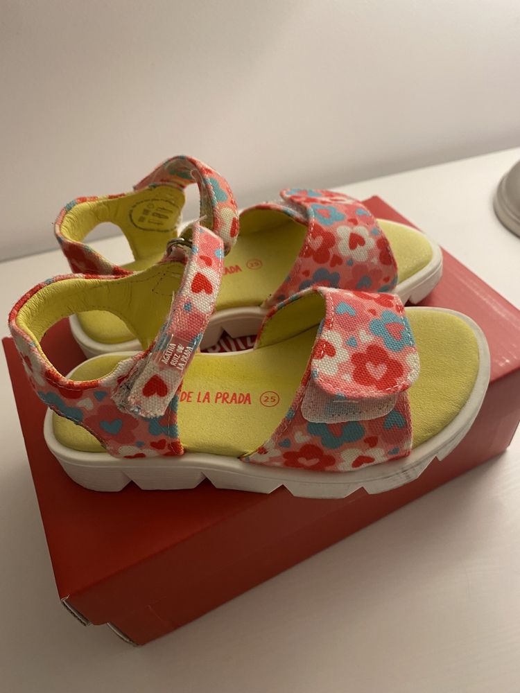 Sandale marimea 25 Agatha Ruiz Prada