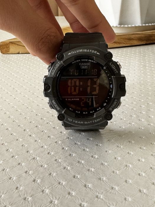 Часы — Casio AE-1000W с батареей на 10 лет и 5 будильниками.