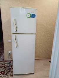 Продается двухкамерный холодильник LG-самооттайка. Могу доставить