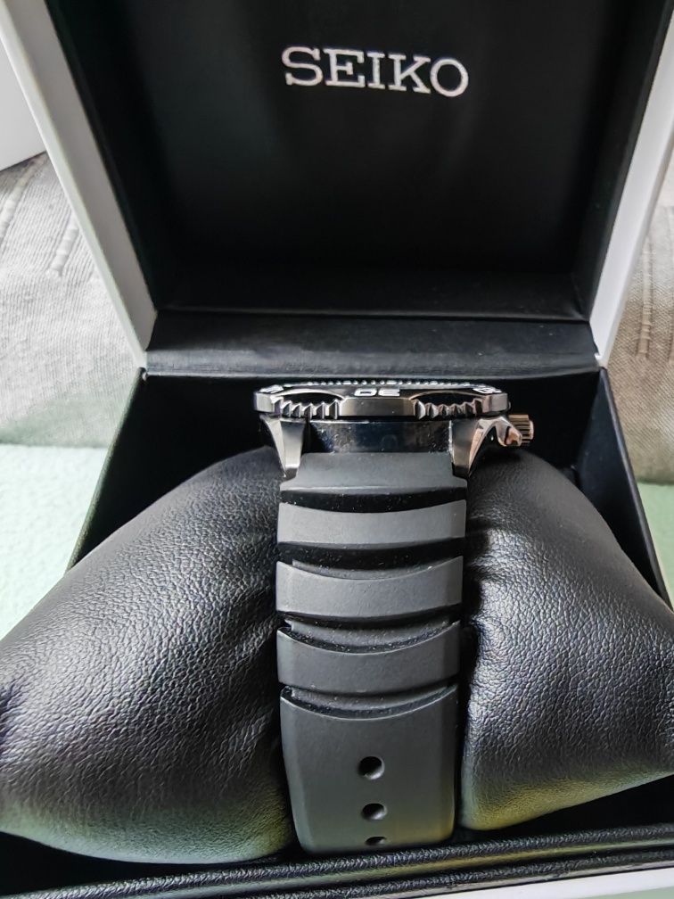 Seiko Solar V158-0AE0 Black Dial DIVERS 200 m