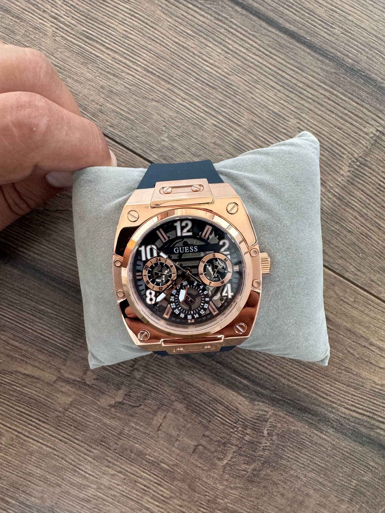 Чисто нов! Часовник GUESS PRODIGY