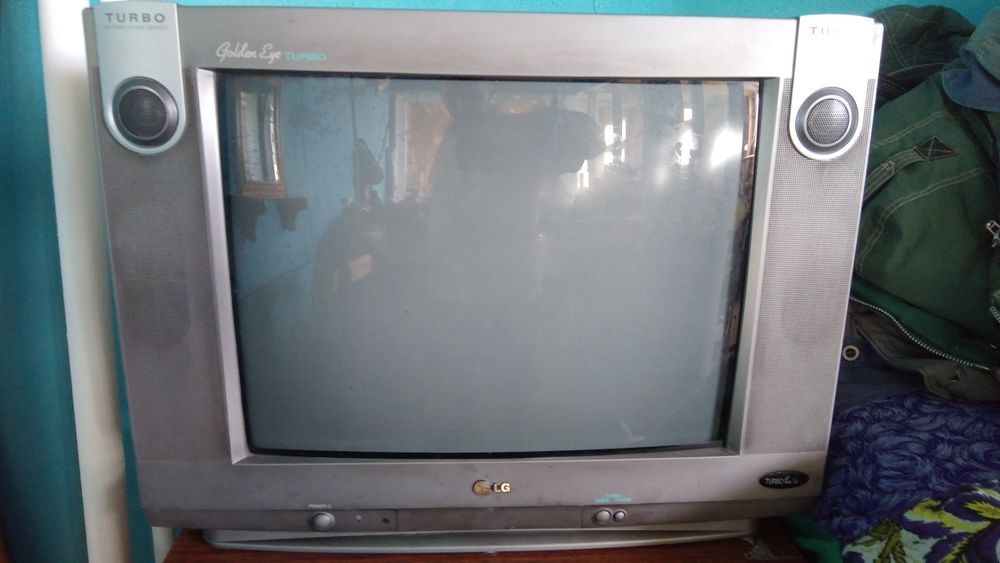 Продам телевизор.диагональ 54см.