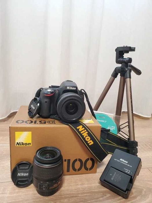 Set Nikon D5100 DSLR – cu 2 obiective si trepied