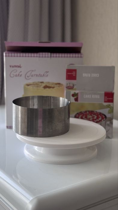 Для торта:кольцо и поворотный стол