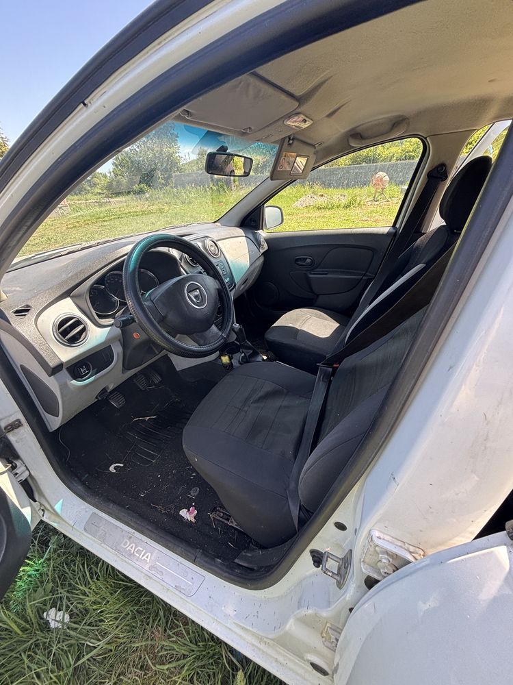 Vand sau schimb dacia logan 2013