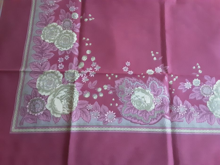 Дамски к-т, чанта и шалове