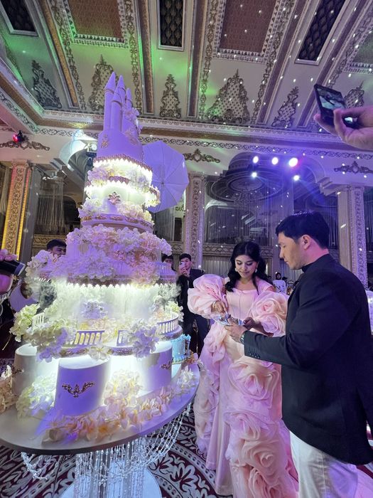 Шоу-торт 2 метр и Тяжелый Дым для свадебных мероприятий