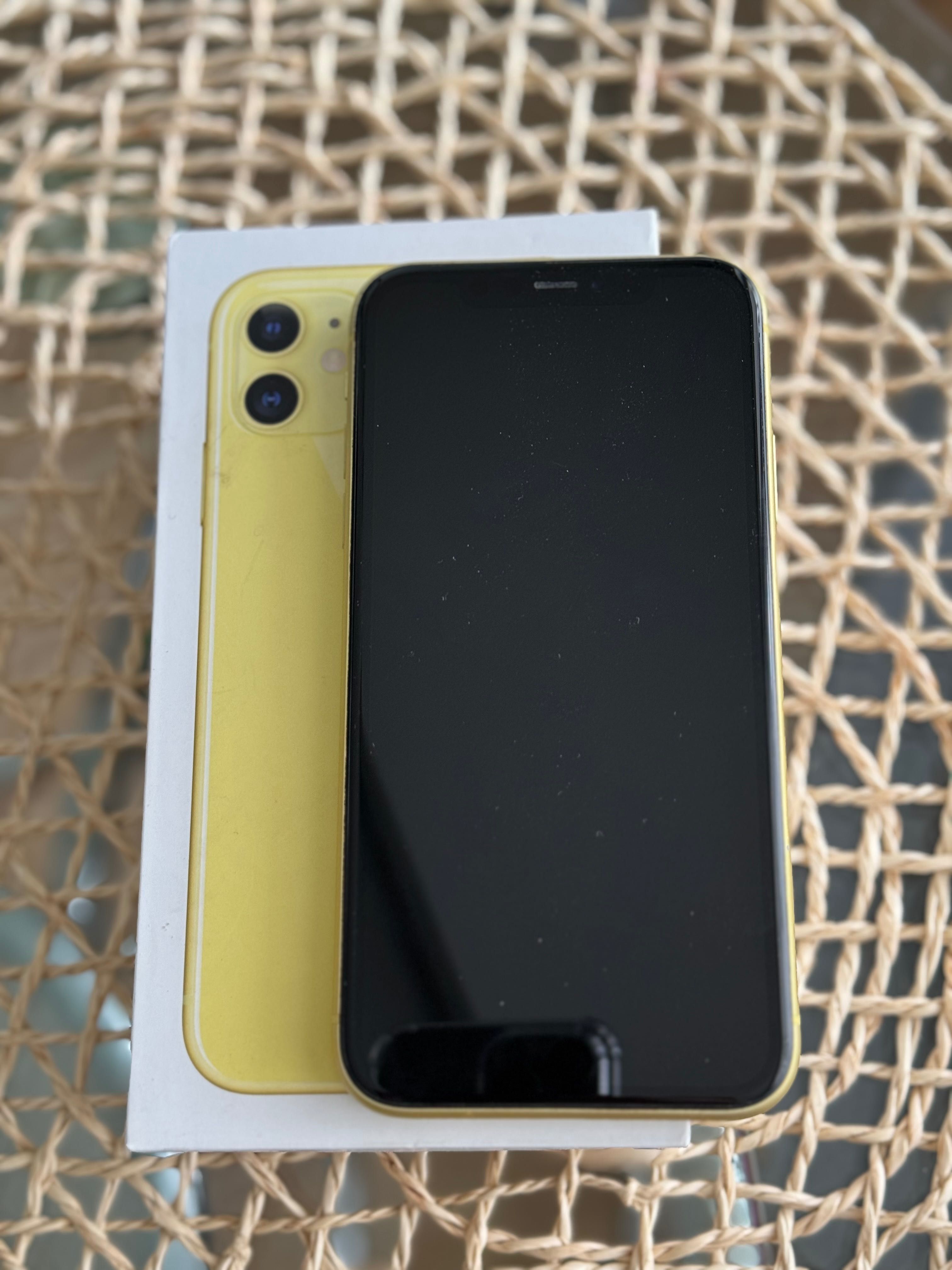 Продам iPhone 11/64