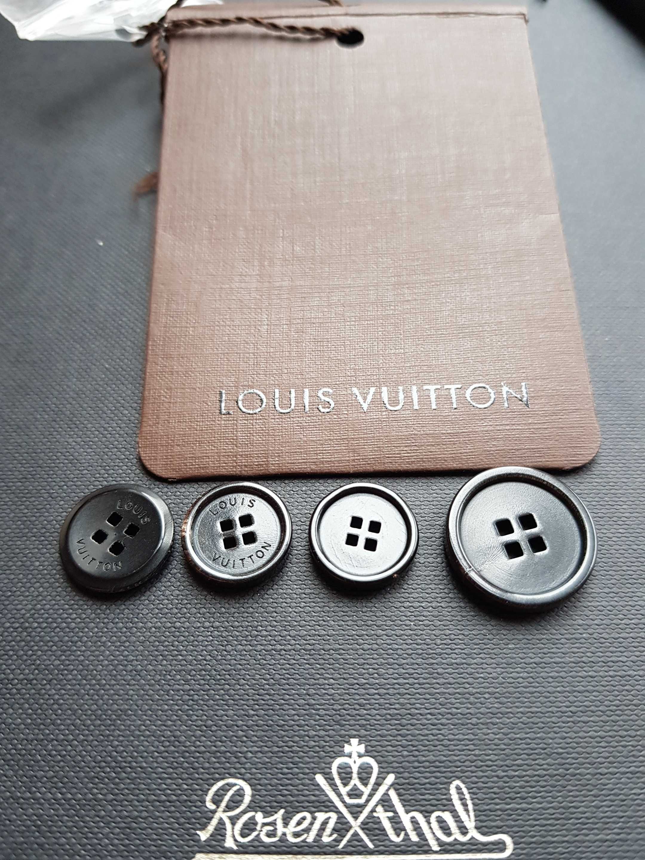 Оригинални копчета Louis Vuitton 4 бр.