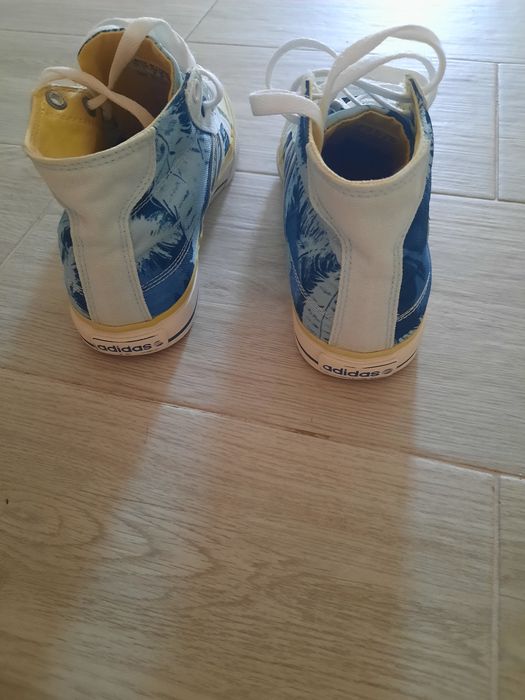 Vând bascheți ADIDAS