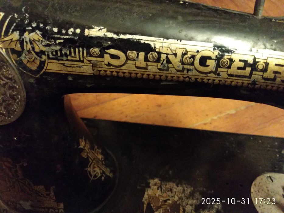 Старинная швейная машинка Зингер