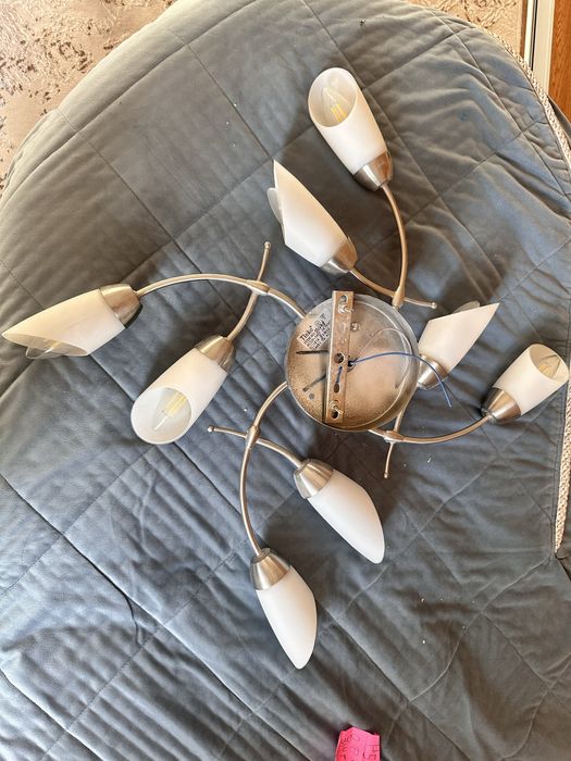 Продам люстру