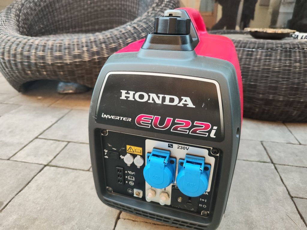 Generator silentios cu inverter Honda EU 22i ideal pt masini electrice