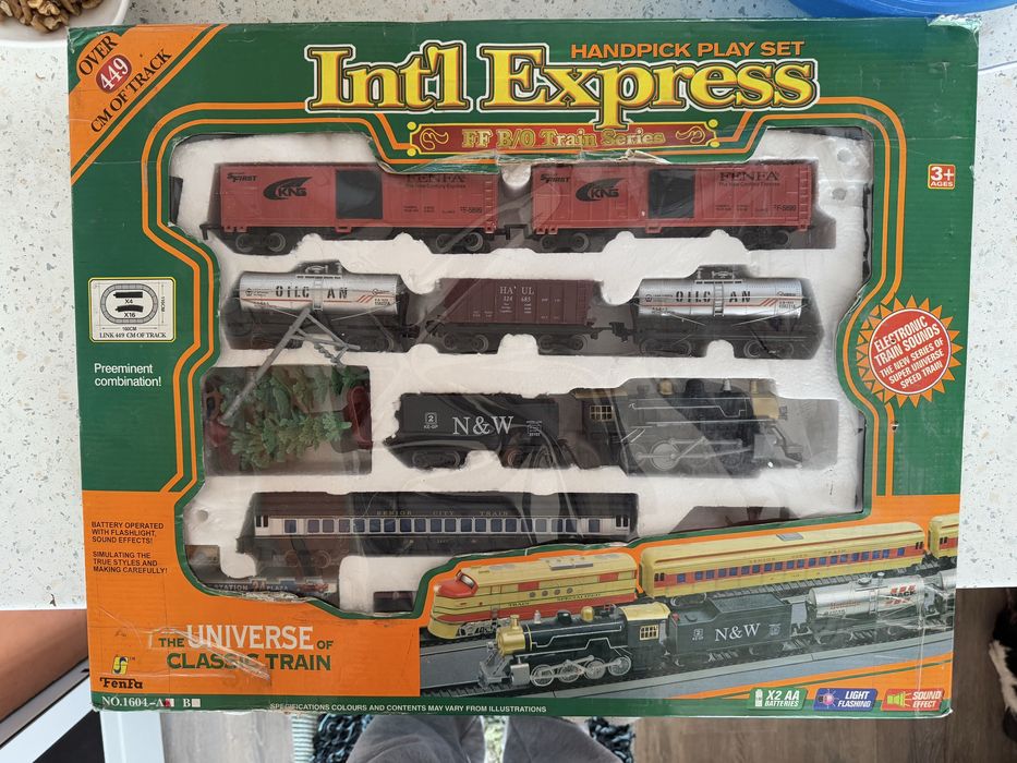 Железная дорога с вагонами