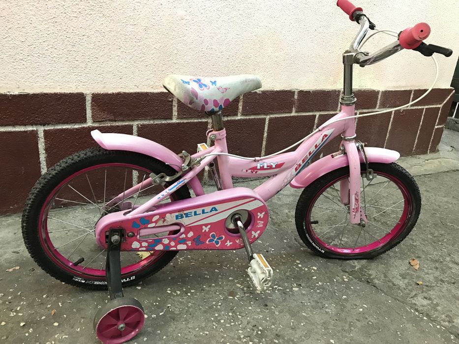 Bicicleta roz pentru fete