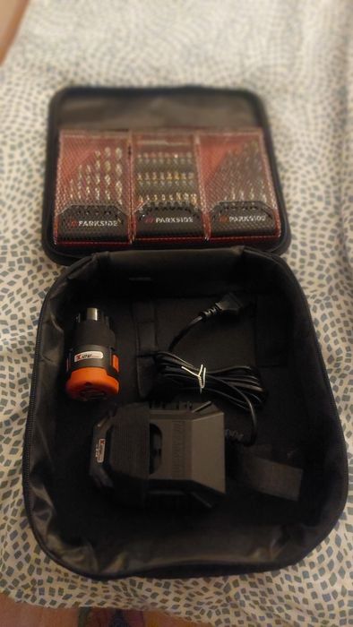 Trusa panza Parkside cu acumulator, incarcator, burghie, biti