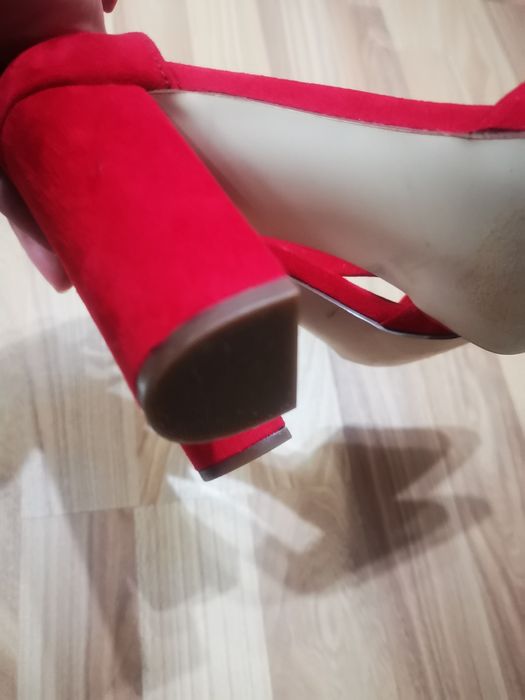 Pantofi rosii cu toc 38