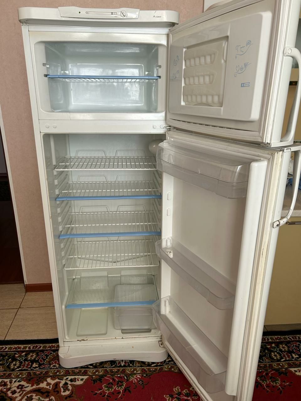 Продаём холодильник