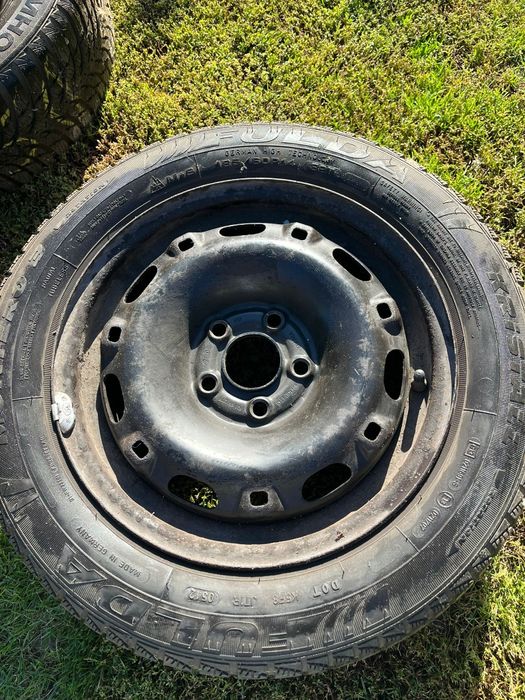 Vând roți VW cu anvelope de iarnă KUMHO