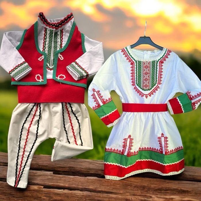 Народни носии за Мама Тати и дете