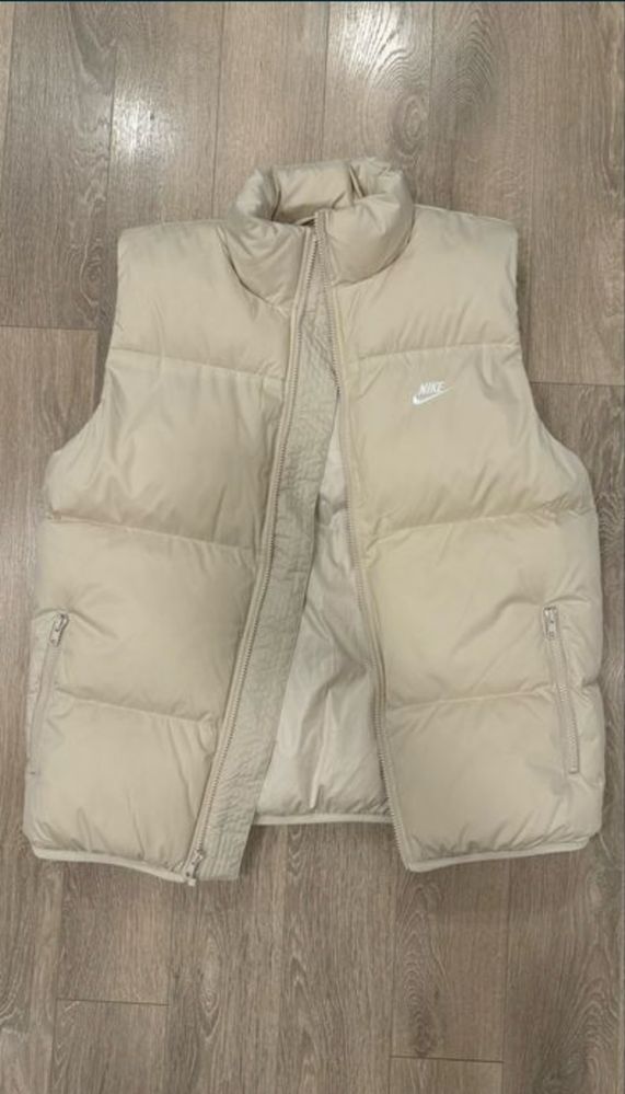 Елек Nike Club PrimaLoft бежов