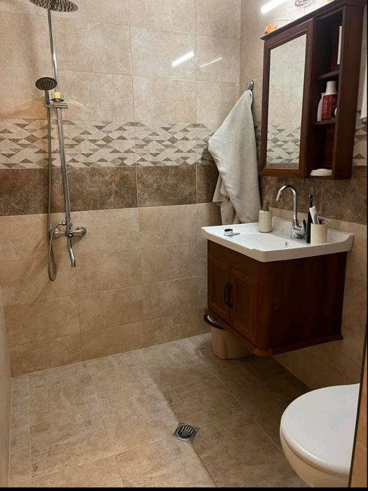 Дава се под наем Едностаен апартамент в Перник, Изток - 45 кв.м за 306 € - Снимка #2