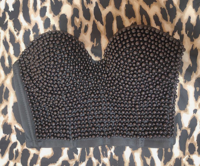 Ефектен черен корсет